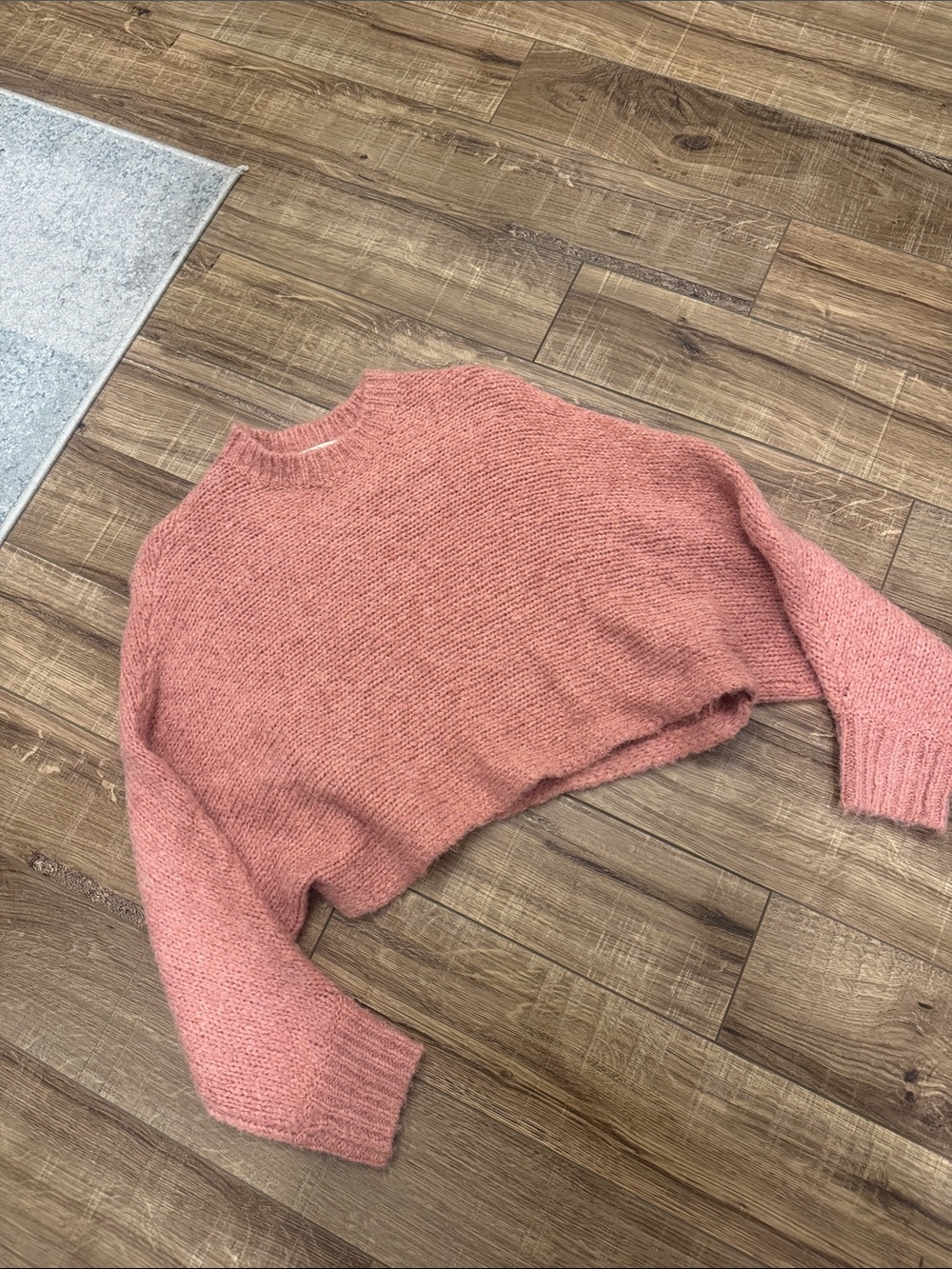 Aritzia Cropped Crewneck Sweater in Dusty Rose